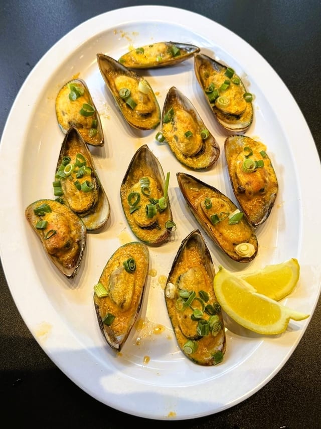 Half Dozen Tokyo Mussels.